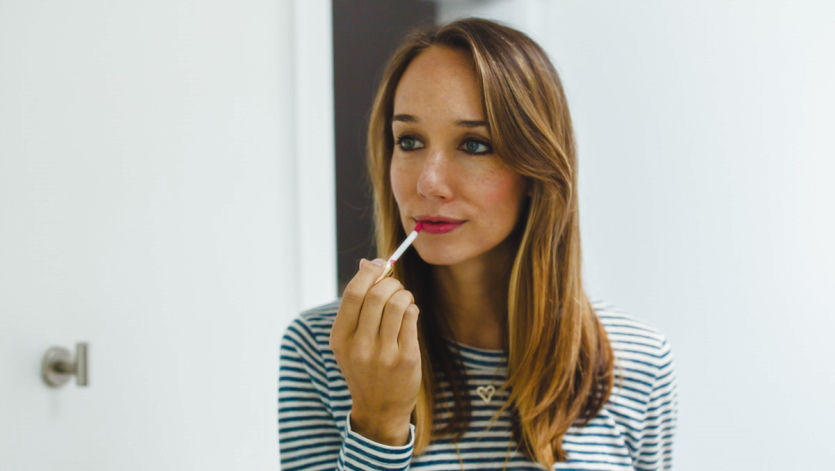 Applying Color to The Lips